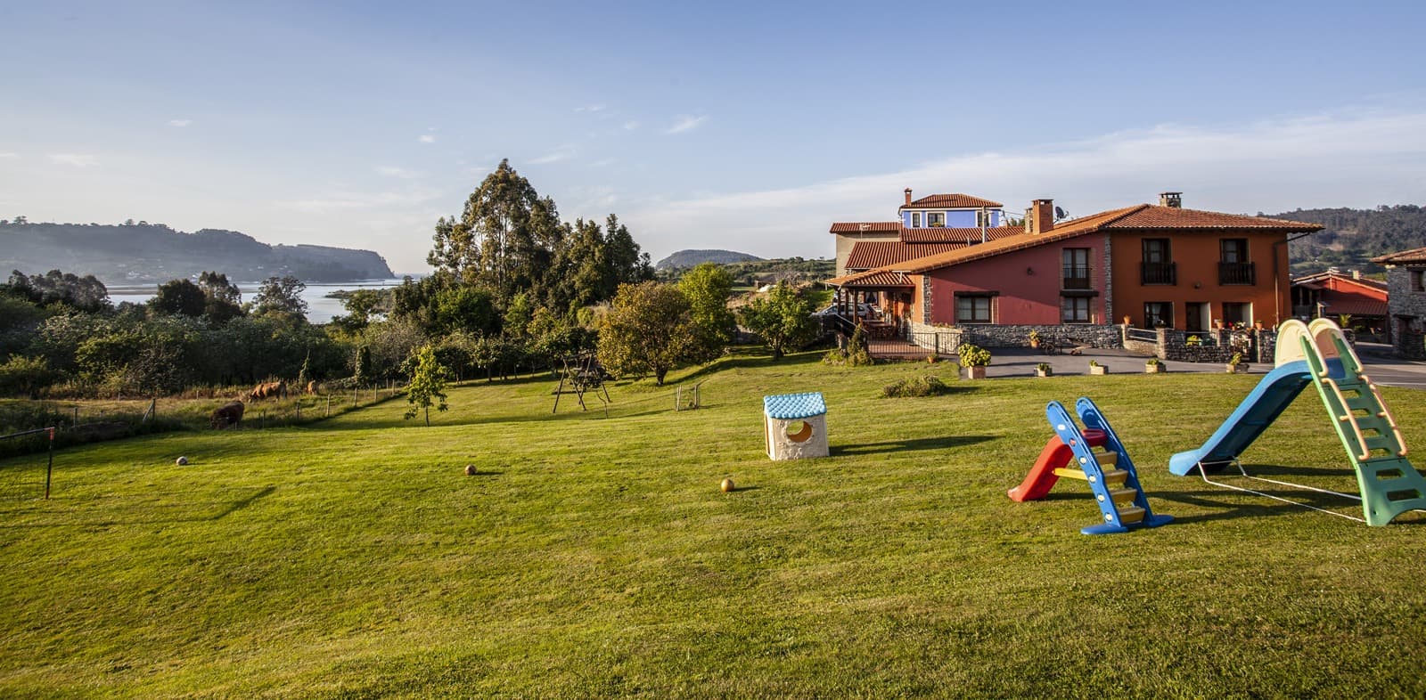 Vistas jard�n apartamentos rurales El Mirador de Rodiles